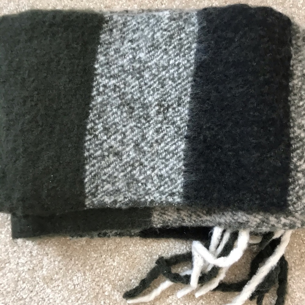 Thick fashion nova olive green white scarf